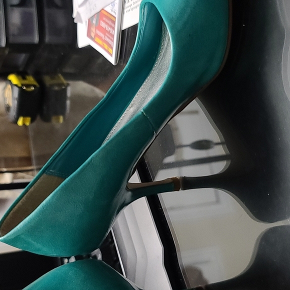 Turquoise Pumps - Picture 3 of 6